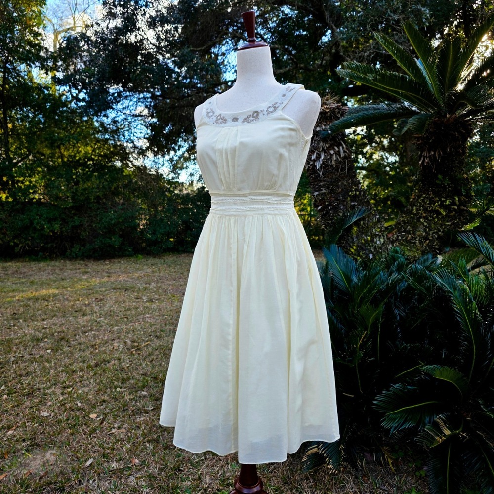 Banana Republic A-Line Flare Dress Feminine Silk‎ Embroidered Size 2 VTG